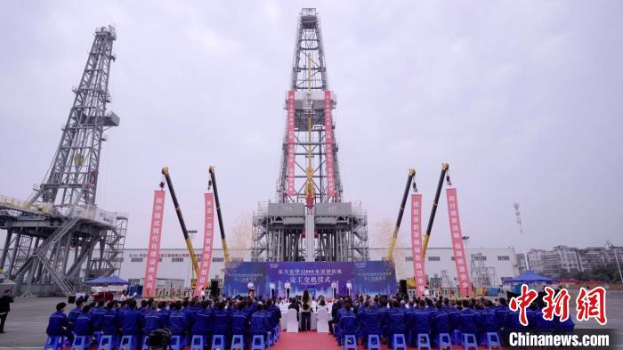 [中国新闻网]6686体育电气12000米深智钻机乐成交付-6686体育